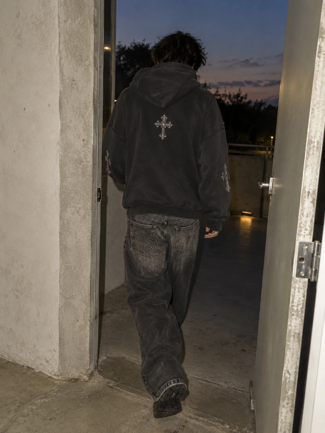 A worn-in layer at dusk — photo 1